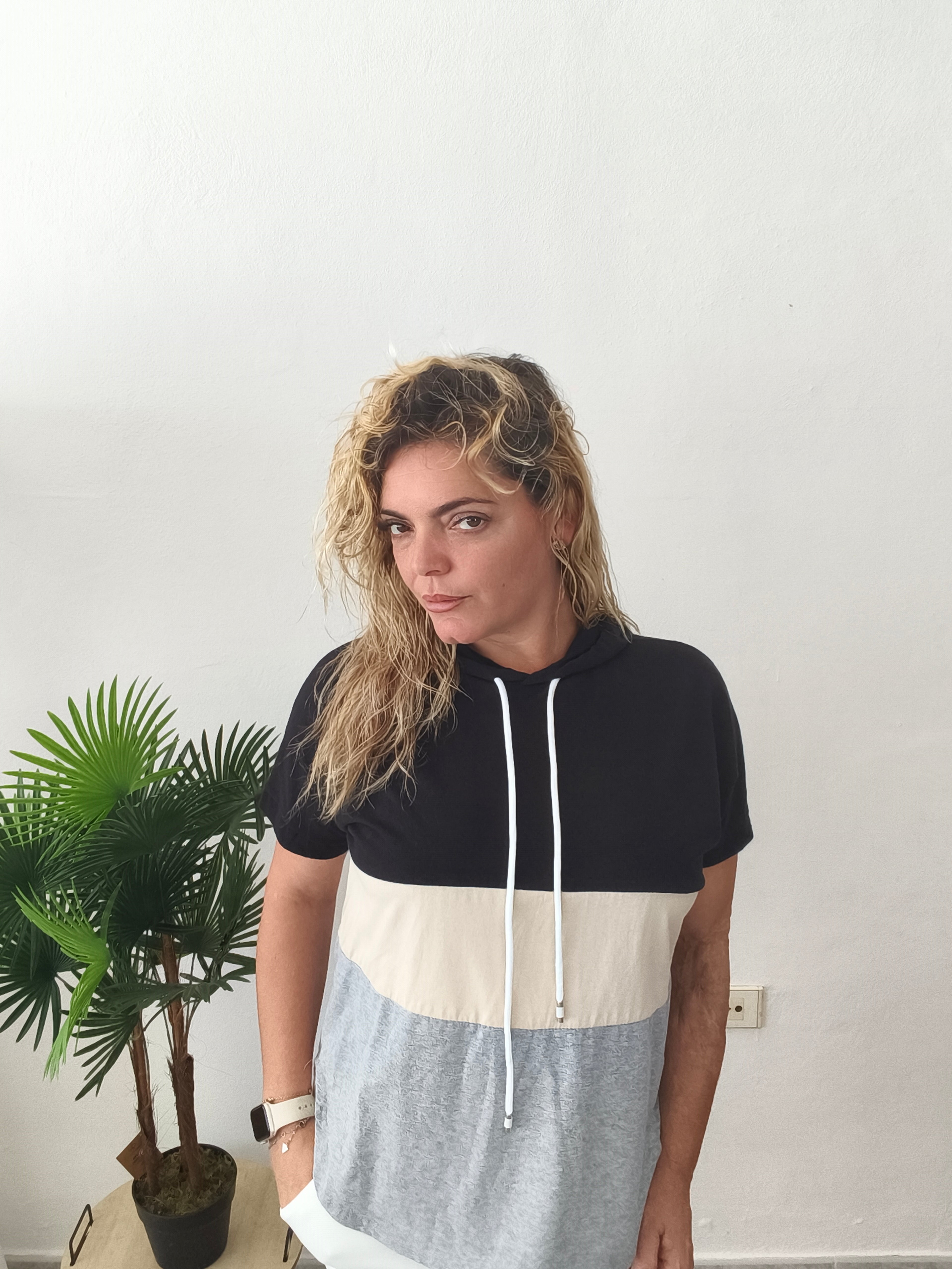 Camisa sport con capucha