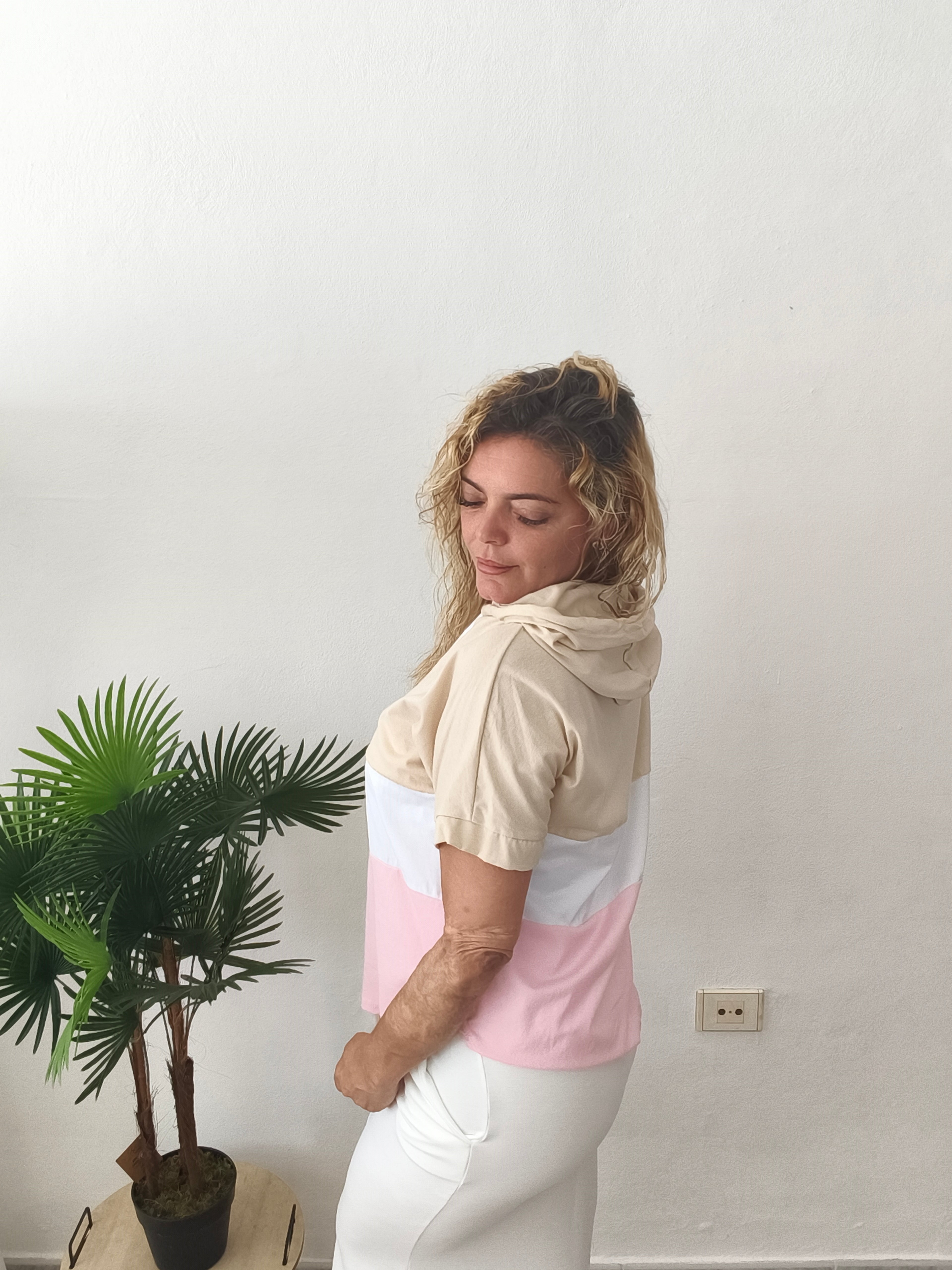 Camisa sport con capucha